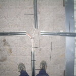 Beskyttelse af kabler på taget af ny butik, så tagfolkene ikke bore ned i kablerne.