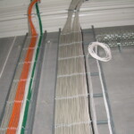 Nedføring af kabler fra taget til hovedtavlen.