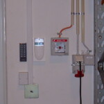 Vi afprøver Brandventilationen, og sikre os at der er den fornødne batterikapacitet på anlægget.