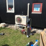 Stemningsbillede af installationsarbejdet.