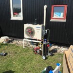 Stemningsbillede af installationsarbejdet.