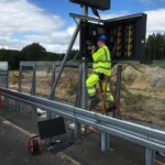 Her udføres service og reprationer af vejsidetavler på den nye motorvej i Silkeborg.