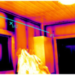 Vi kan finde hvor varmen forsvinder hen... Her mangler der isolering i væggen.