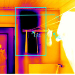 Vi kan finde hvor varmen forsvinder hen... Her mangler der isolering i væggen.